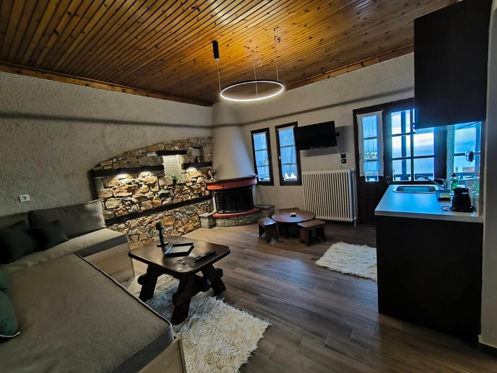 Enastron Guesthouse Palaios Panteleimonas Ngoại thất bức ảnh
